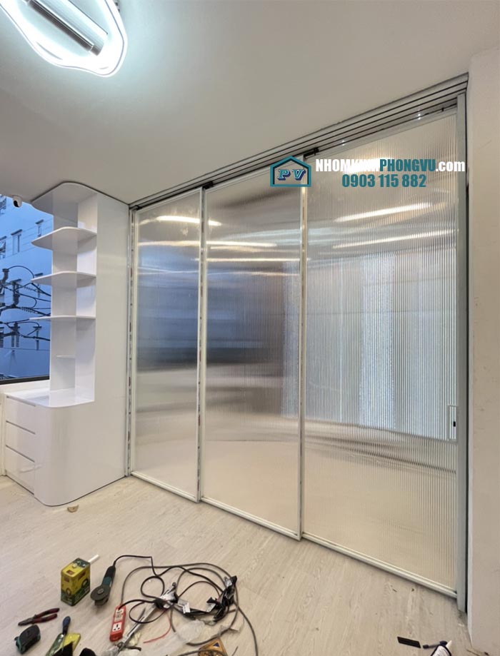 Giá làm vách ngăn chia phòng