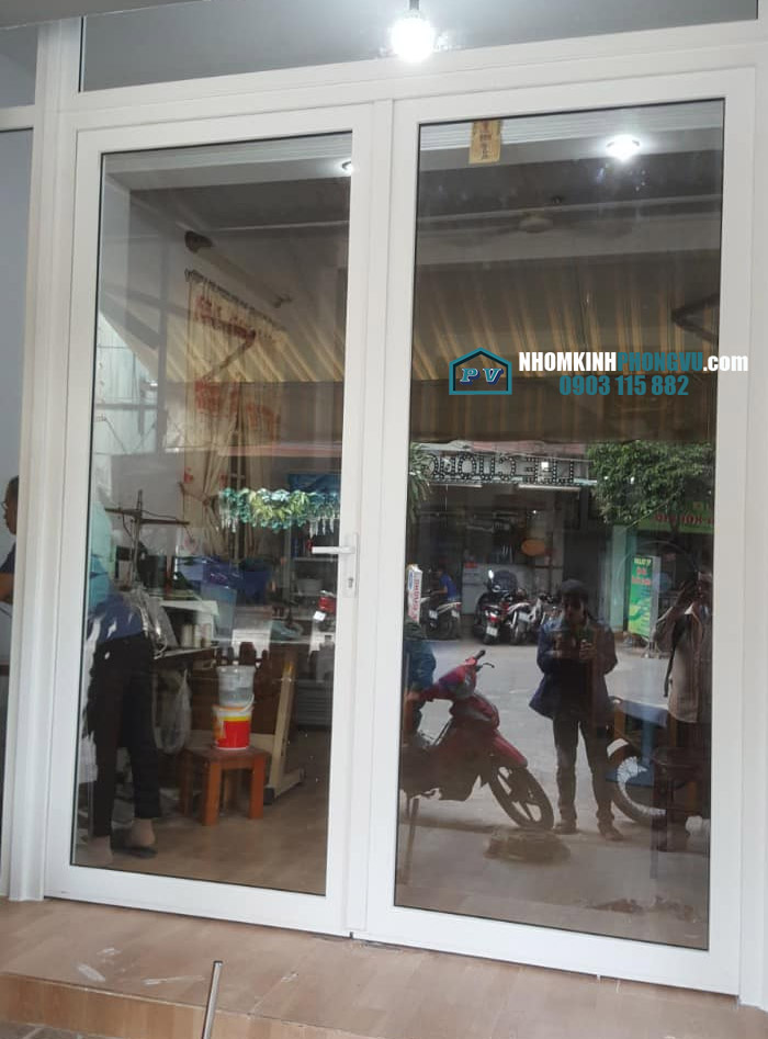 mẫu cửa đi nhôm xingfa 2 cánh