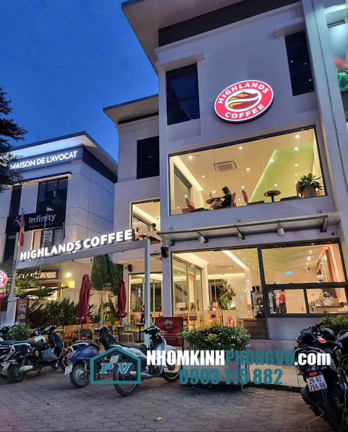 Vách kính nhôm ngoài trời khung nhôm highland coffee- mẫu 13