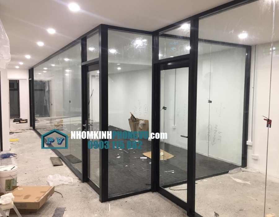 Vách kính cường lực 10mm