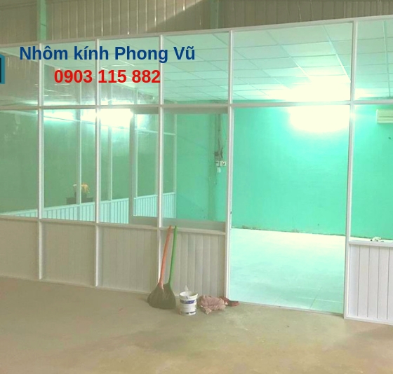 Thi công vách ngăn nhôm kính màu trắng sứ giá rẻ tại Văn phòng Vina Tech - Tân Phú, TPHCM